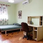 Cozy Apt Near The City Center