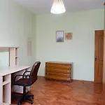 Cozy Apt Near The City Center