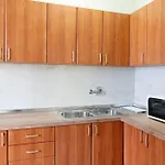 Cozy Apt Near The City Center